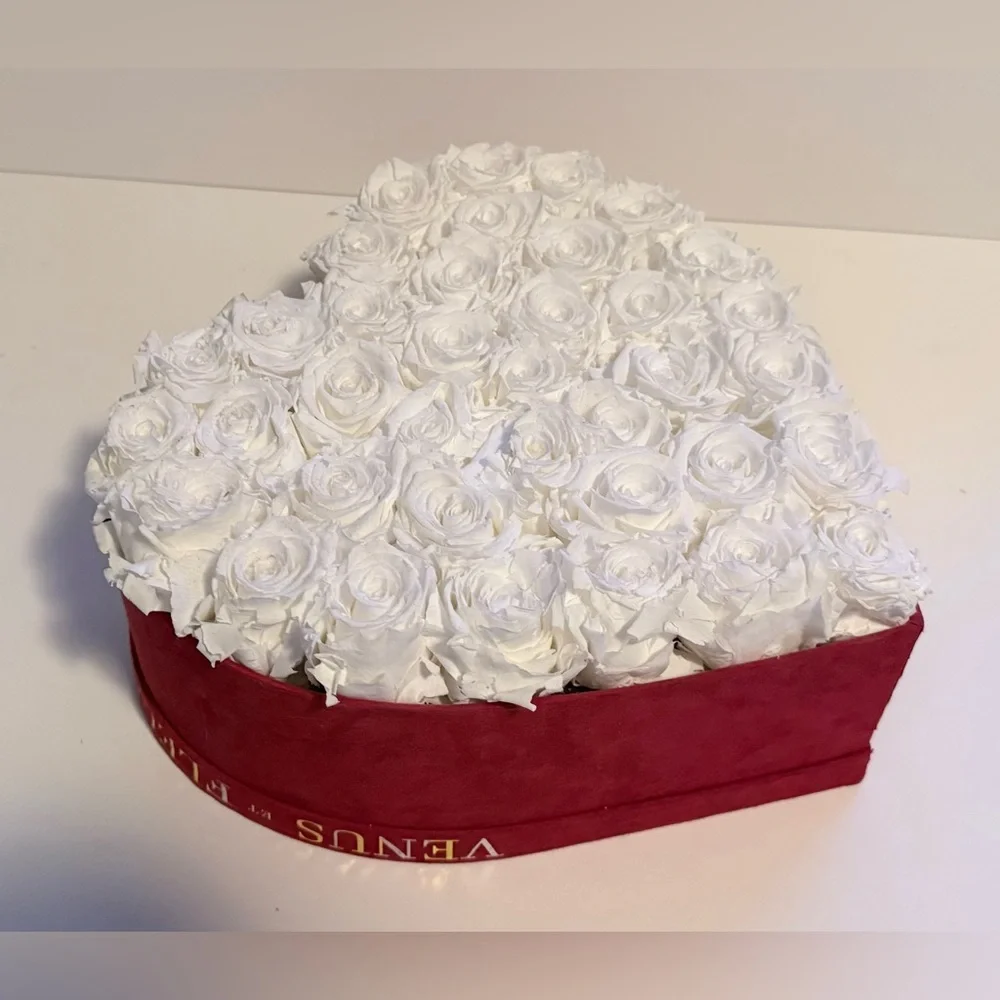 Venus Et Fleur Large Heart-Shaped Box with 36 Eternity White Roses - Picture 3 of 16